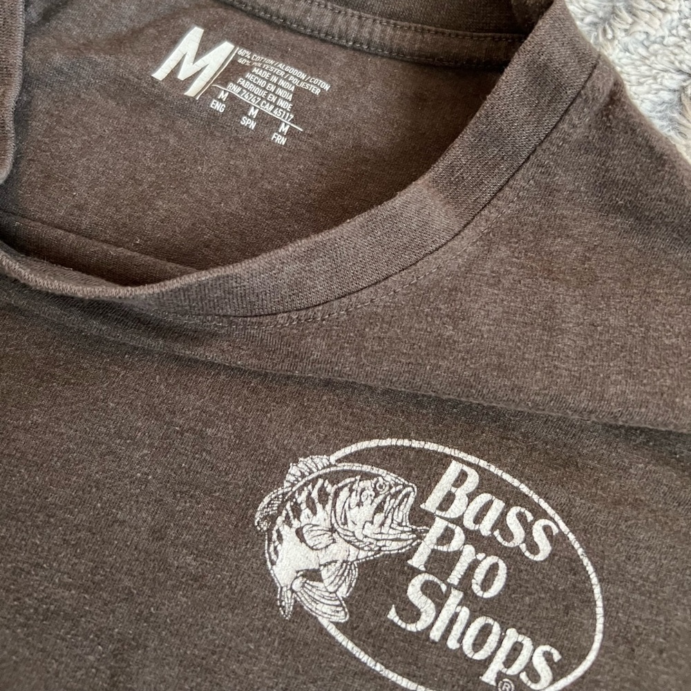 Bass Pro Shops graphic Tee Shirt Dogs short sleeve flag men's medium - Picture 4 of 5